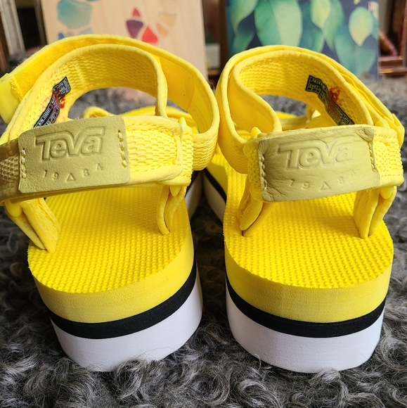 NWOT Teva Flatform Universal Mesh Print Limelight - Picture 6 of 9